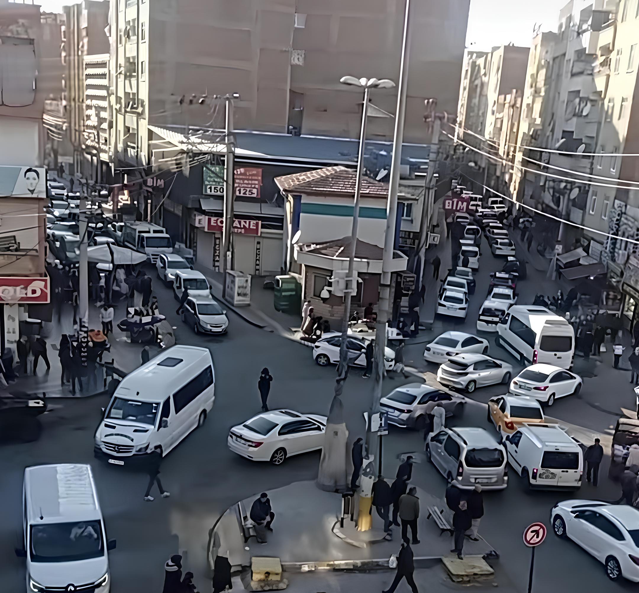 Diyarbakır’ın Bağlar İlçesi Dörtyol Kavşağında Ramazan Yoğunluğu: Trafik Kilitlendi