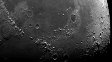 NASA açıkladı: Vesta’nın gizemli çukurları nasıl oluştu?