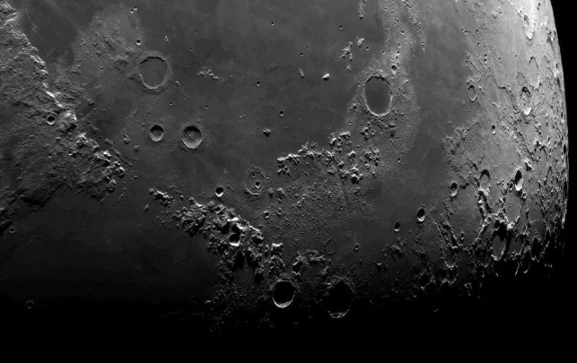 NASA açıkladı: Vesta’nın gizemli çukurları nasıl oluştu?