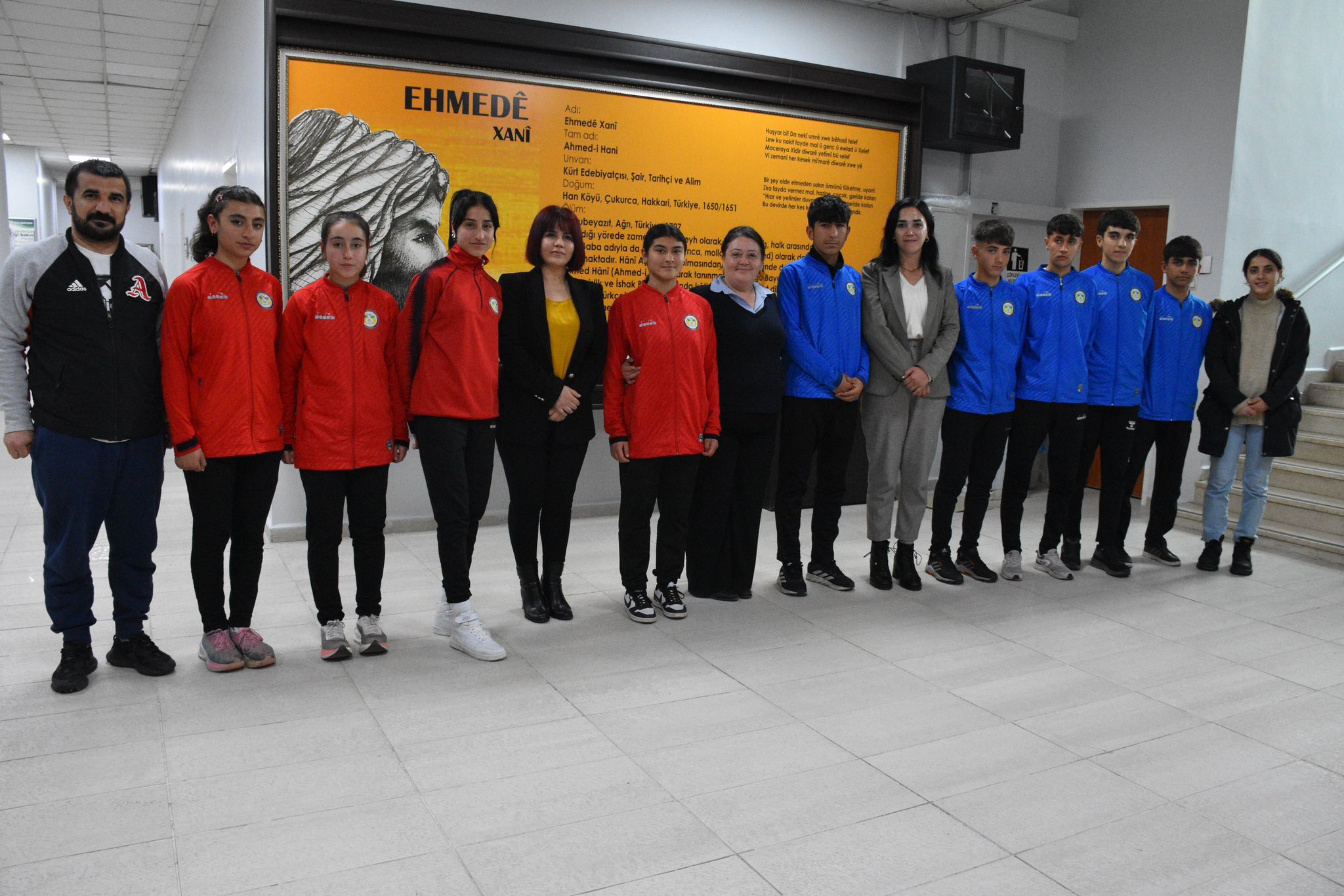 Şampiyon sporcular Eş Başkan Leyla Ayaz’ı ziyaret etti