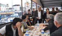 Bağlar Belediyesi Eş Başkanları, İftar Çadırını Ziyaret Edip Yurttaşlarla Orucunu Açtı