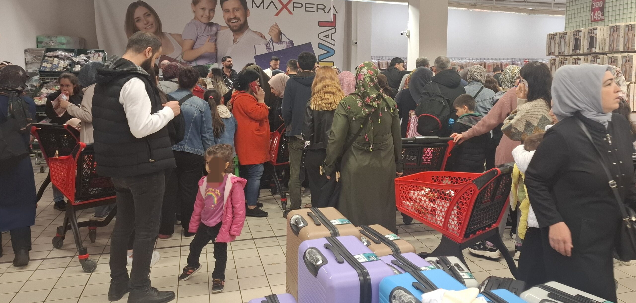 Diyarbakır’da Mağaza Açılışında İndirim İzdihama Neden Oldu