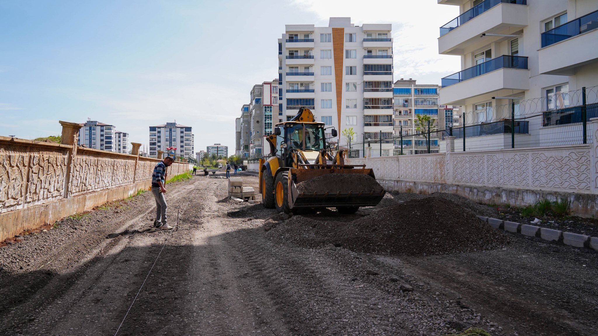 Bağlar Belediyesi Yol ve Kaldırım Çalışmalarını Sürdürüyor