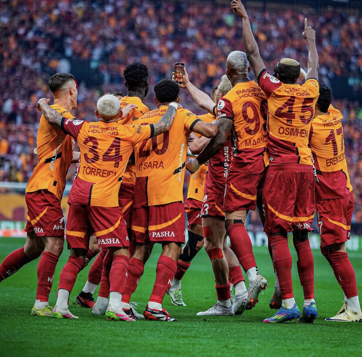 Süper Lig’de 25. kez şampiyon Galatasaray!