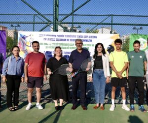 2. Rezan Cup Tenis Turnuvası Başladı: Eş Başkanlar Başlama Vuruşunu Yaptı