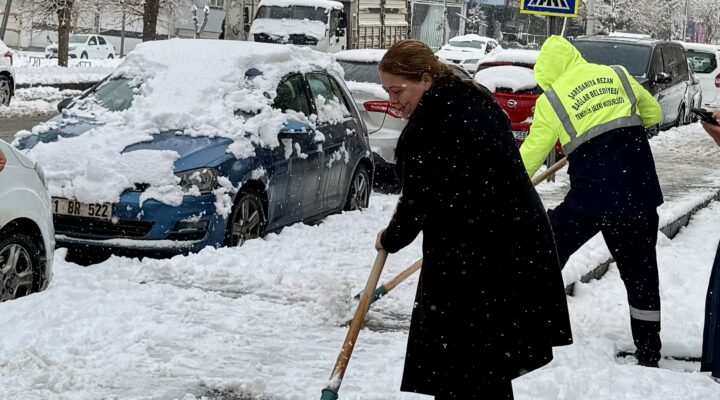 Eşbaşkanlar kar temizleme çalışmalarını yerinde inceledi