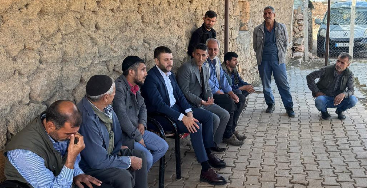 Eğil Belediye Başkanı Fırat Seydaoğlu, Cuma buluşmaları kapsamında vatandaşlarla bir araya geliyor