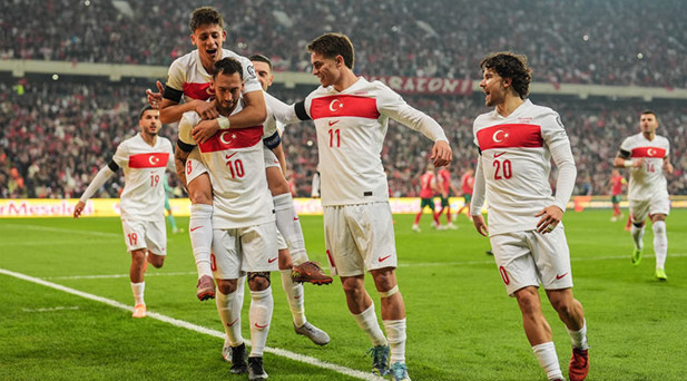 A Milli Takımda Galibiyet Sevinci : (2-0)