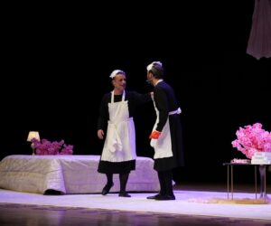 ‘Hizmetçiler’ oyunu festival sahnesinde
