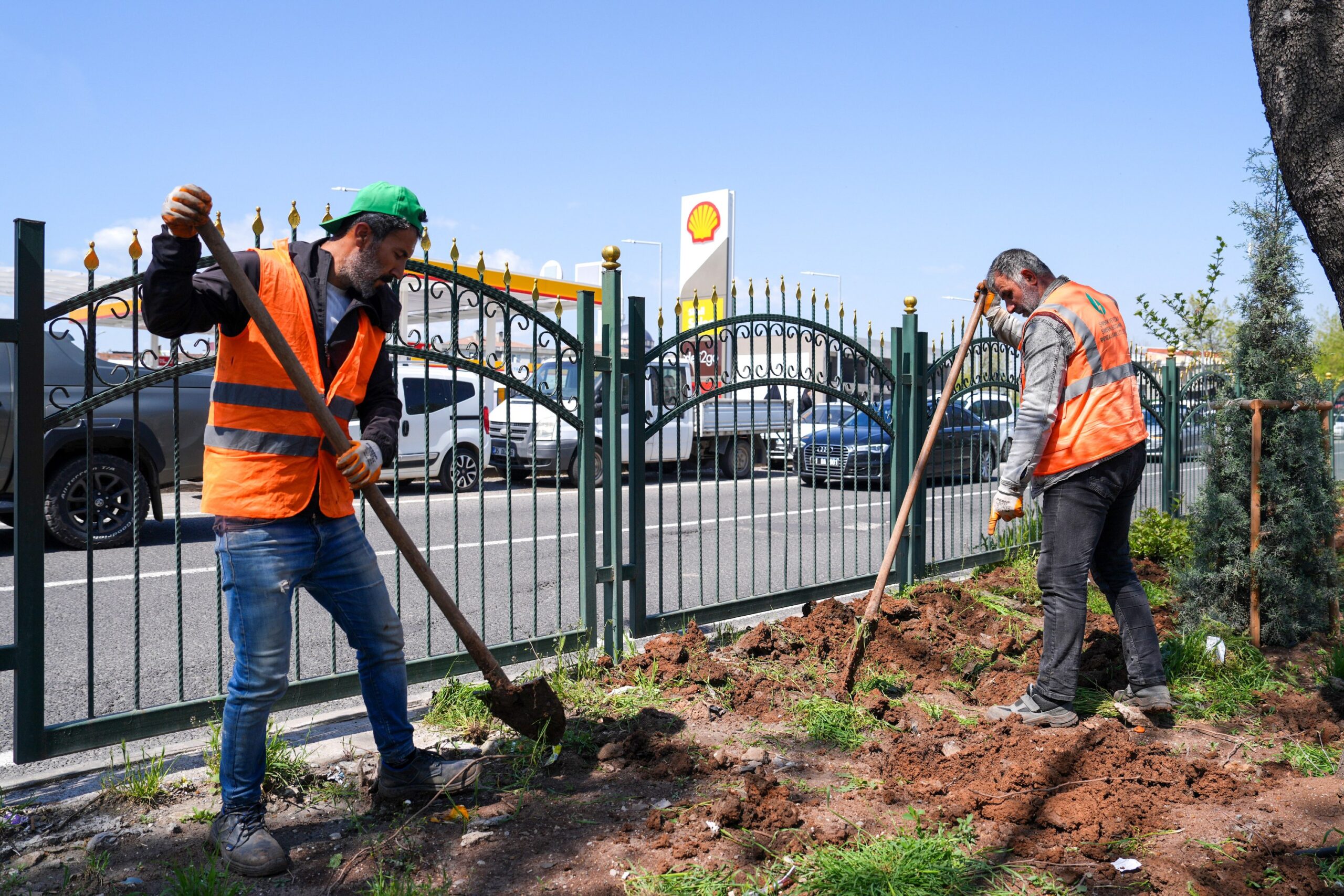 Eşbaşkan Bucak, kentte yürütülen çalışmaları yerinde inceledi