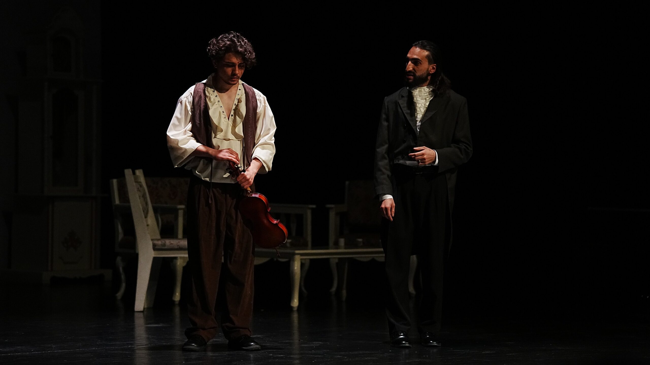 Amed Tiyatro Festivali’nde ‘Sanatçı’ izleyiciyle buluştu