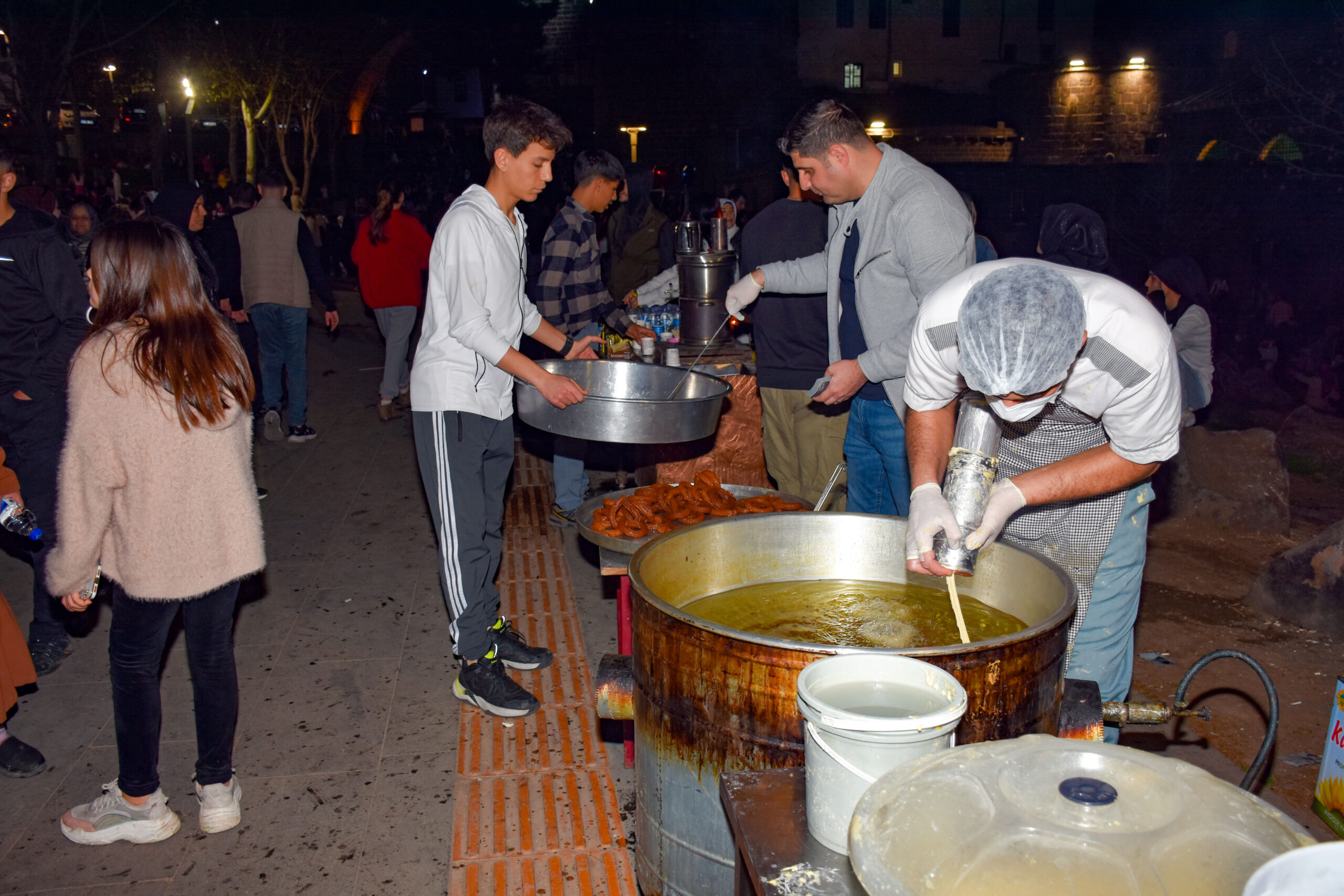 Diyarbakır’da Ramazan ayı boyunca tatlı ikramı yapıldı