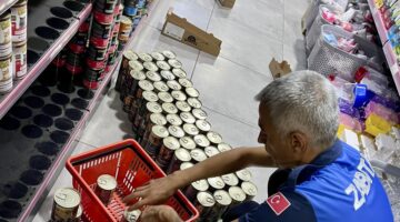 Zabıta Ekiplerinden Petshoplara Sıkı Denetim: Tarihi Geçmiş Ürünler İmha Edildi