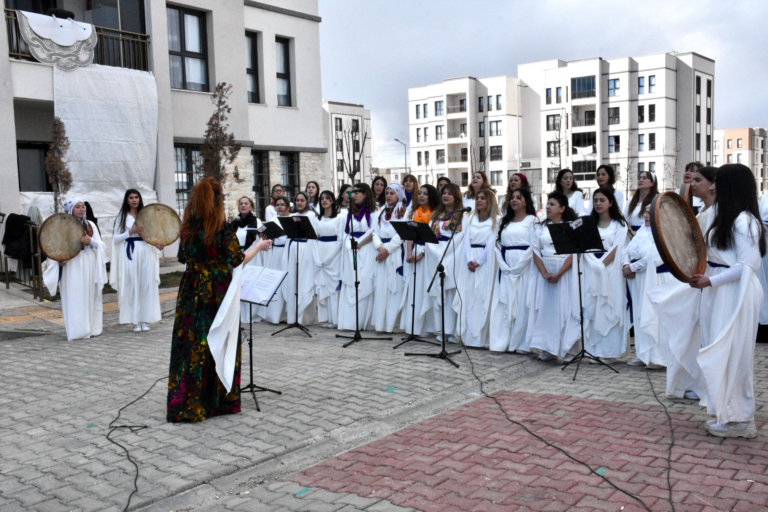 Kadın Korosu ve Halk Oyunları Grubu ile Oğlaklı’da 8 Mart Şenliği Düzenlendi