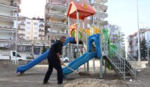 Kayapınar Belediyesi’nden parklarda bakım ve onarım seferberliği