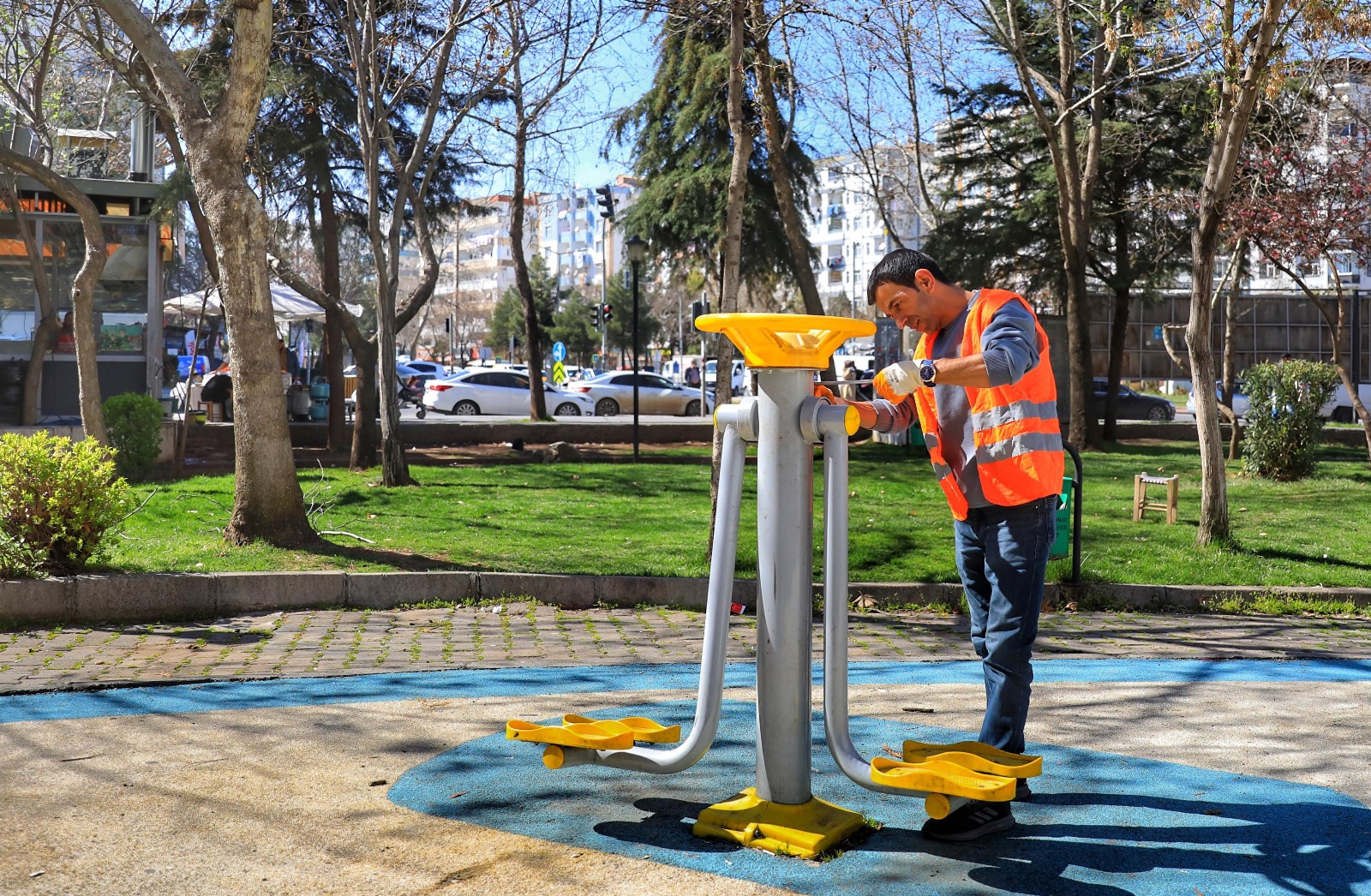 Oyun gurupları ve spor aletlerinin bakımı yapıldı