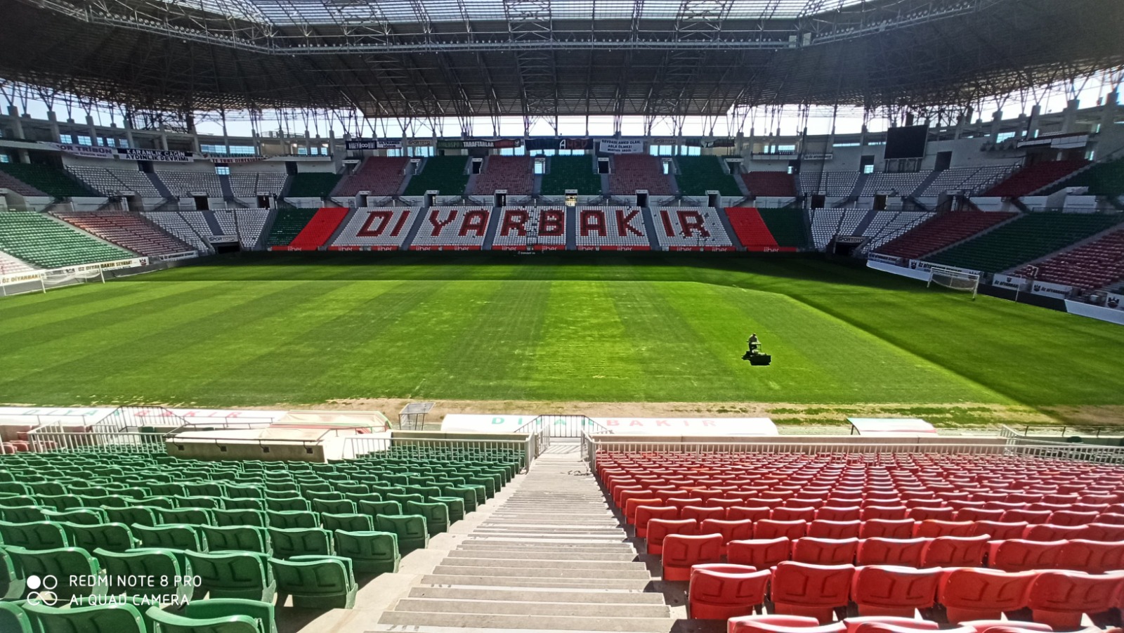 Diyarbakır Stadyumu’nda Büyük Değişim: Gençlik ve Spor İl Müdürü Cenk Öztekin’den Titiz Çalışma