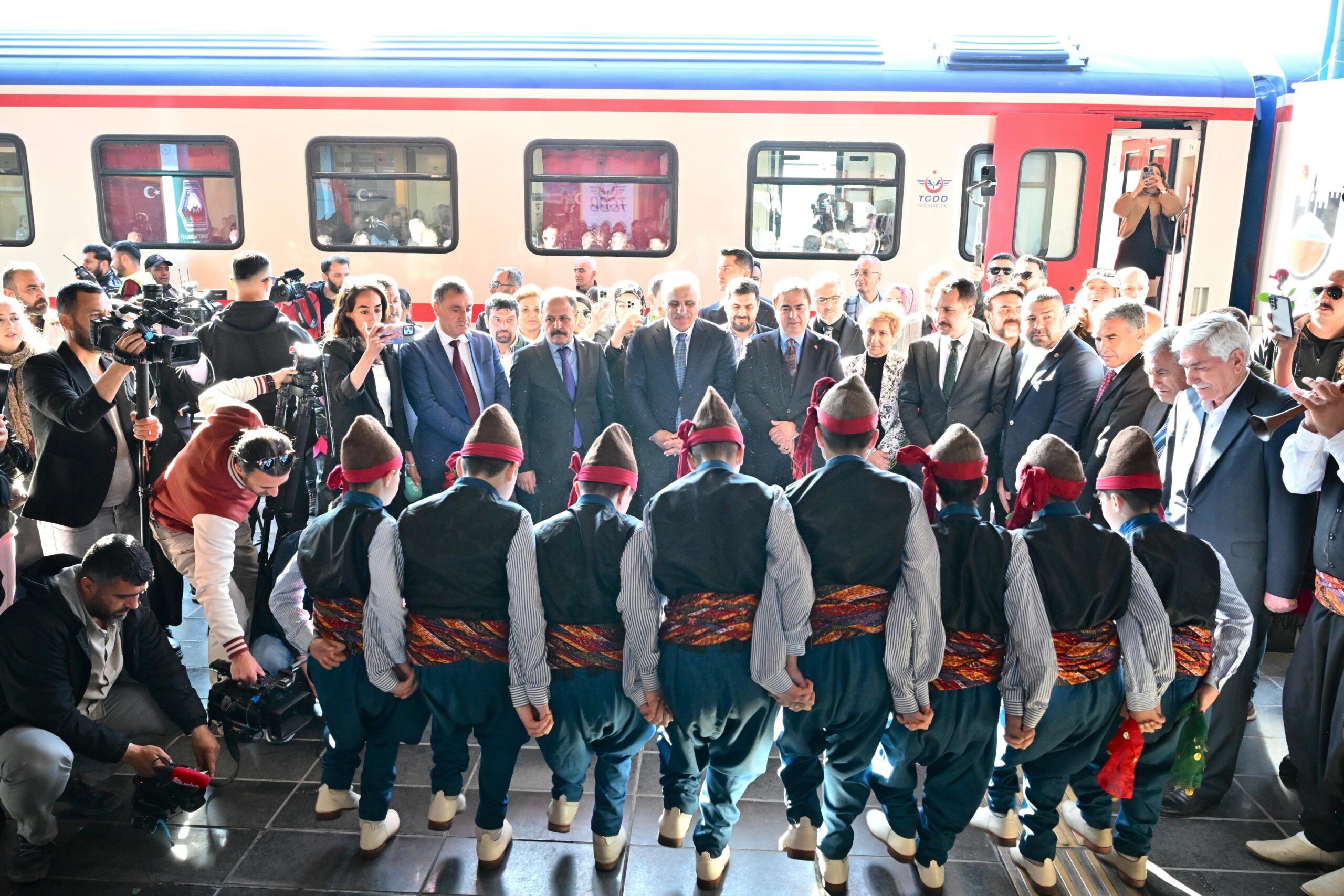 Turistik Diyarbakır Ekspresi Coşkuyla Karşılandı