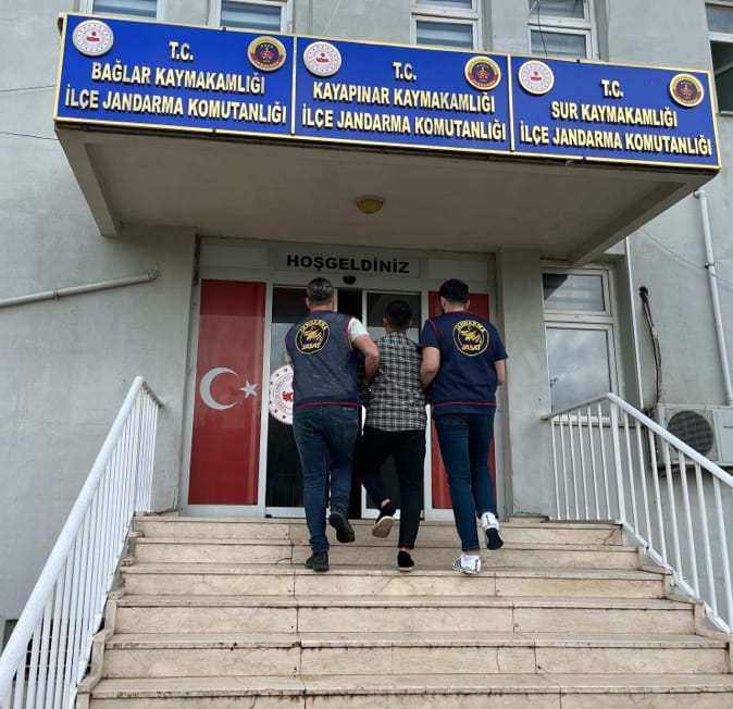 Diyarbakır’da aranan iki zanlı yakalandı