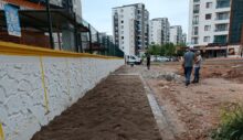 Kayapınar Belediyesi’nden okul çevrelerine parke taşı döşemesi