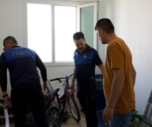 Kayapınar Belediyesi zabıtasından yangın merdiveni denetimi