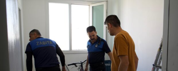 Kayapınar Belediyesi zabıtasından yangın merdiveni denetimi