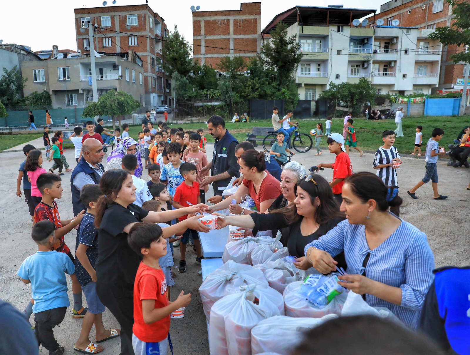 Kayapınar Belediyesi’nden aşure etkinliği
