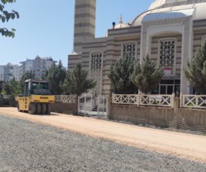 Kayapınar Belediyesi’nden camilere yol hizmeti