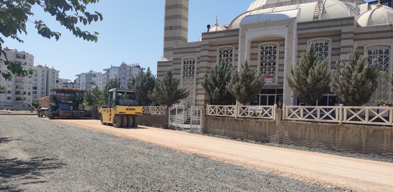 Kayapınar Belediyesi’nden camilere yol hizmeti