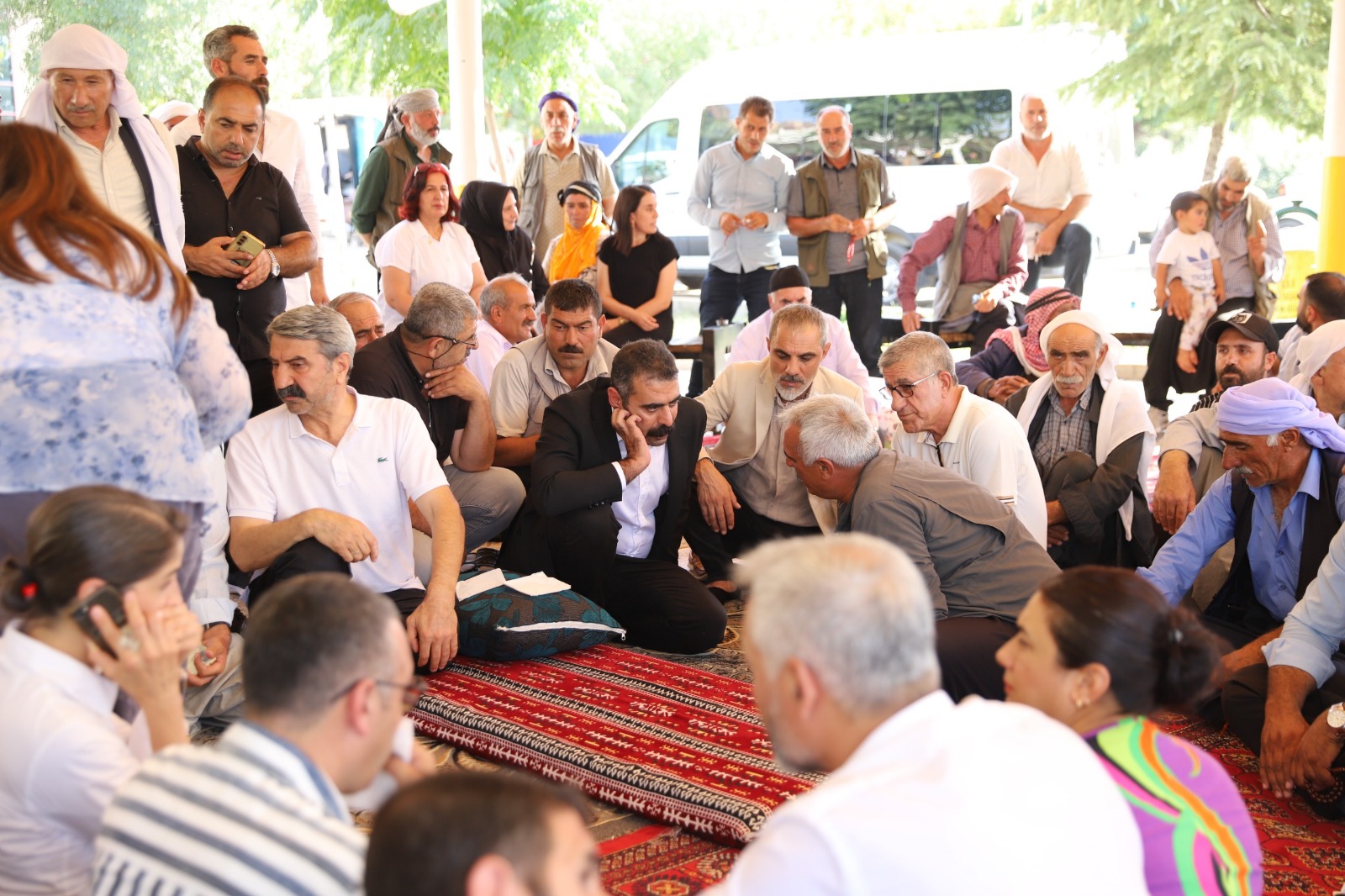 Saldıra uğrayan ailenin her konuda yanlarındayız