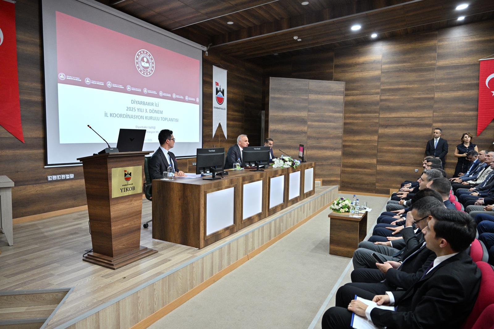 VALİ ZORLUOĞLU: DİYARBAKIR’DA 307 MİLYAR LİRALIK YATIRIM SEFERBERLİĞİ SÜRÜYOR