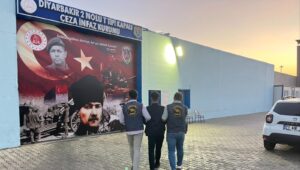 Diyarbakır’da jandarma operasyonu: 64 kişi yakalandı