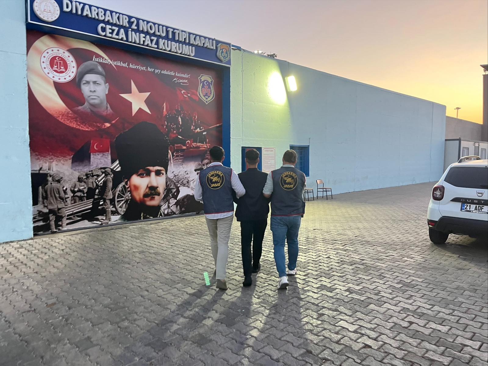 Diyarbakır’da jandarma operasyonu: 64 kişi yakalandı