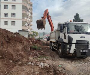 Kayapınar Belediyesi’nin yeni yol açma çalışmaları devam ediyor