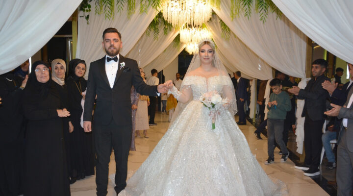 Kaygısız ailelerinin muhteşem düğünü