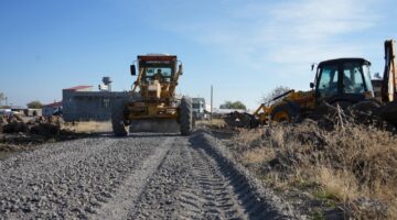 Kayapınar Belediyesi’nden kış öncesi köylerde yol çalışması