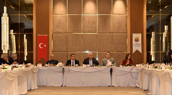 Diyarbakır Valisi Esnaf Temsilcileriyle Buluştu