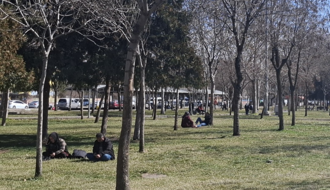 Güzel Havanın Keyfini Diyarbakırlılar Parklarda Çıkardı