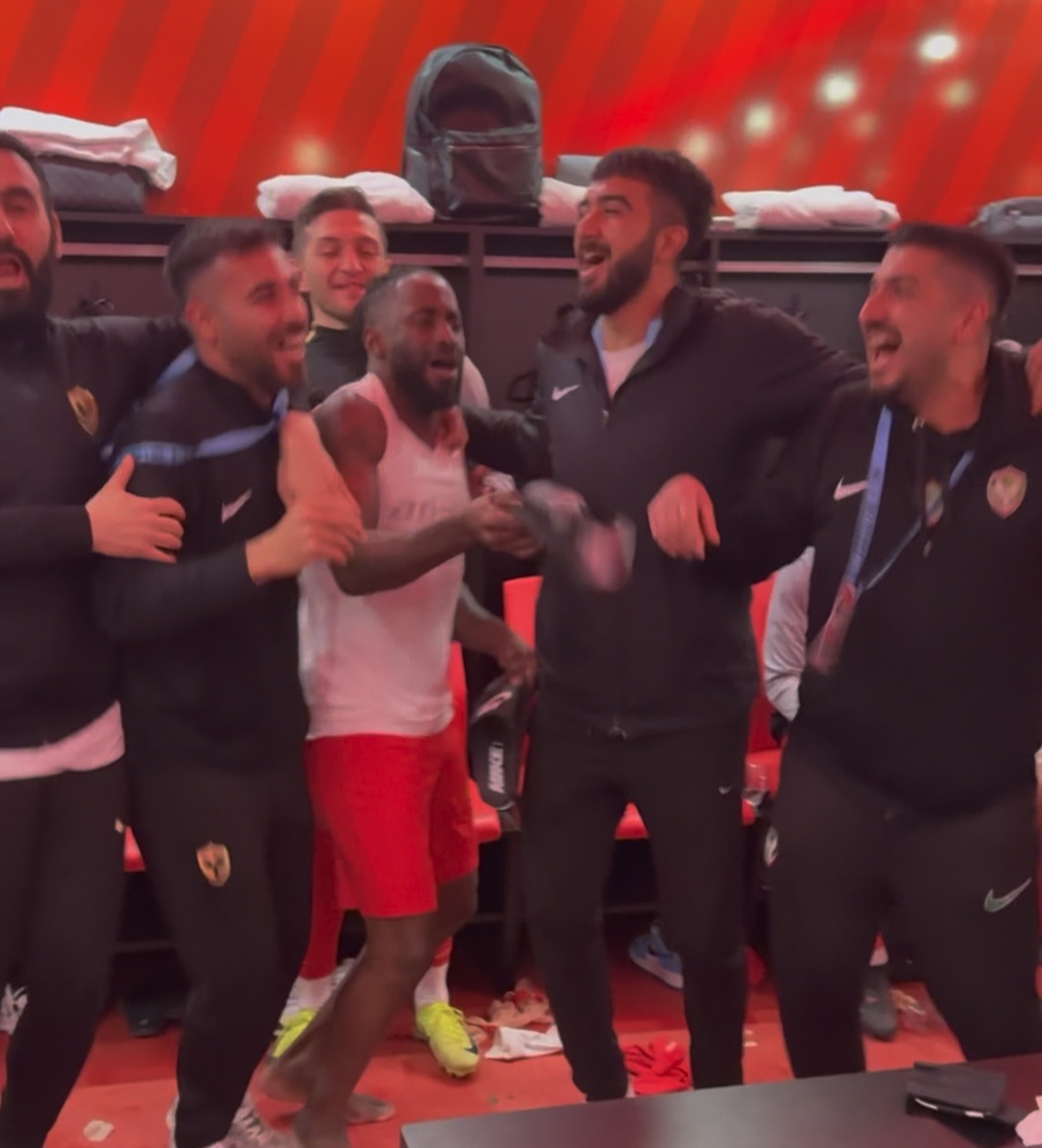 Pendikspor’u 90+4’te Yenen Amedspor, Zaferi Kutladı