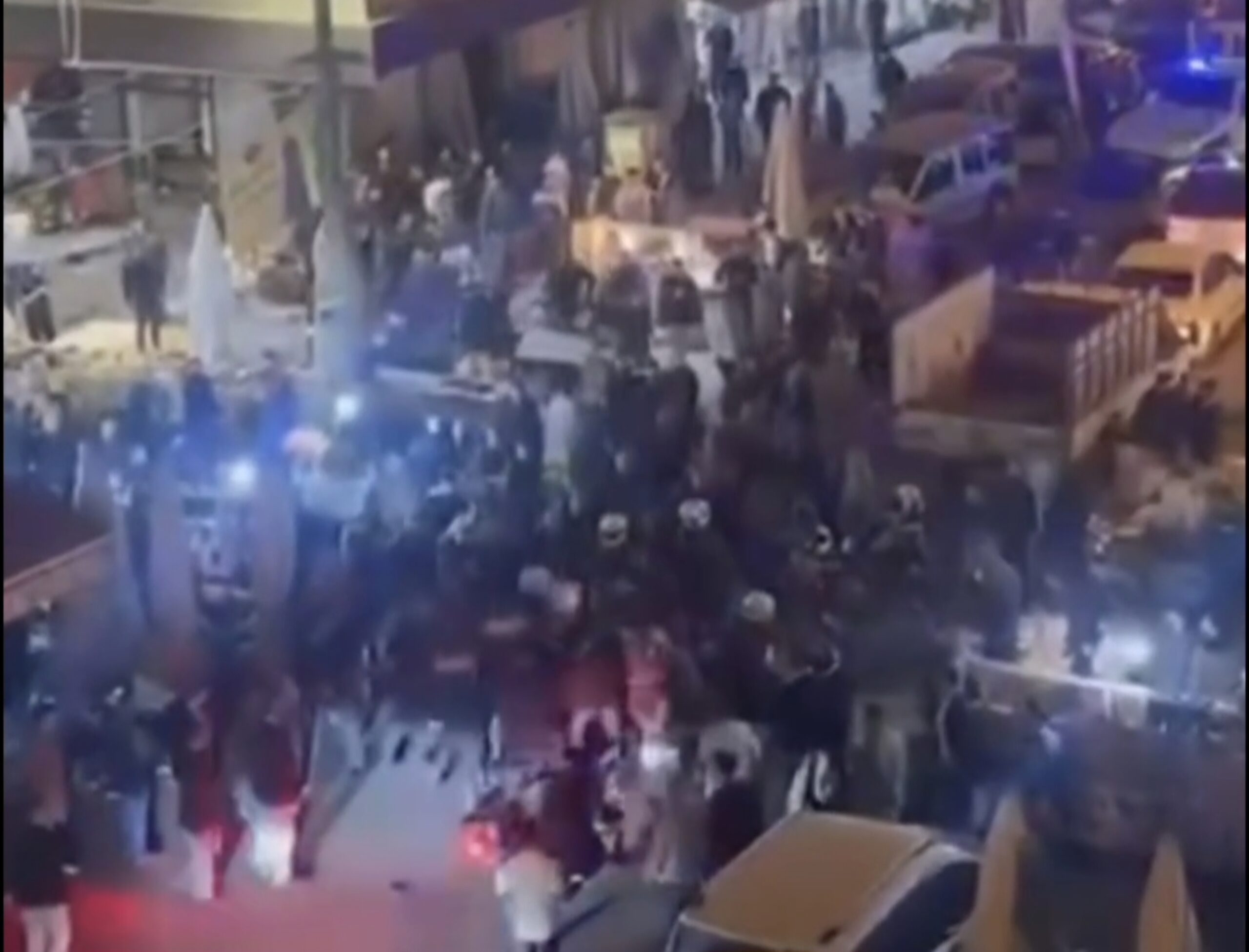 Diyarbakır Bağlar’da Sakarya Caddesinde Silahlı Çatışma: 1’i Ağır 3 Yaralı