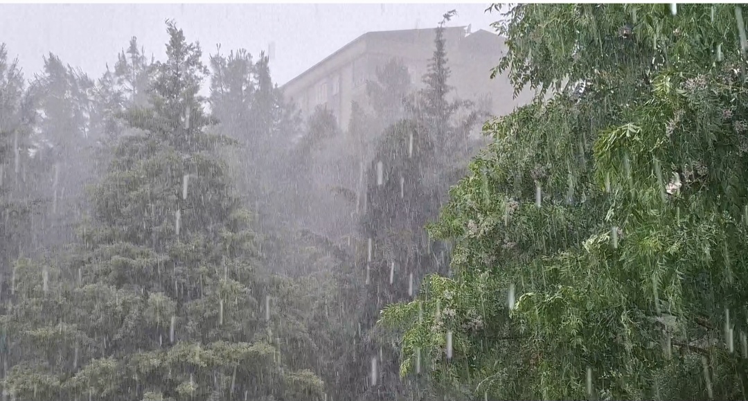 Diyarbakır’da Sağanak ve Dolu Yağışı Hayatı Olumsuz Etkiledi