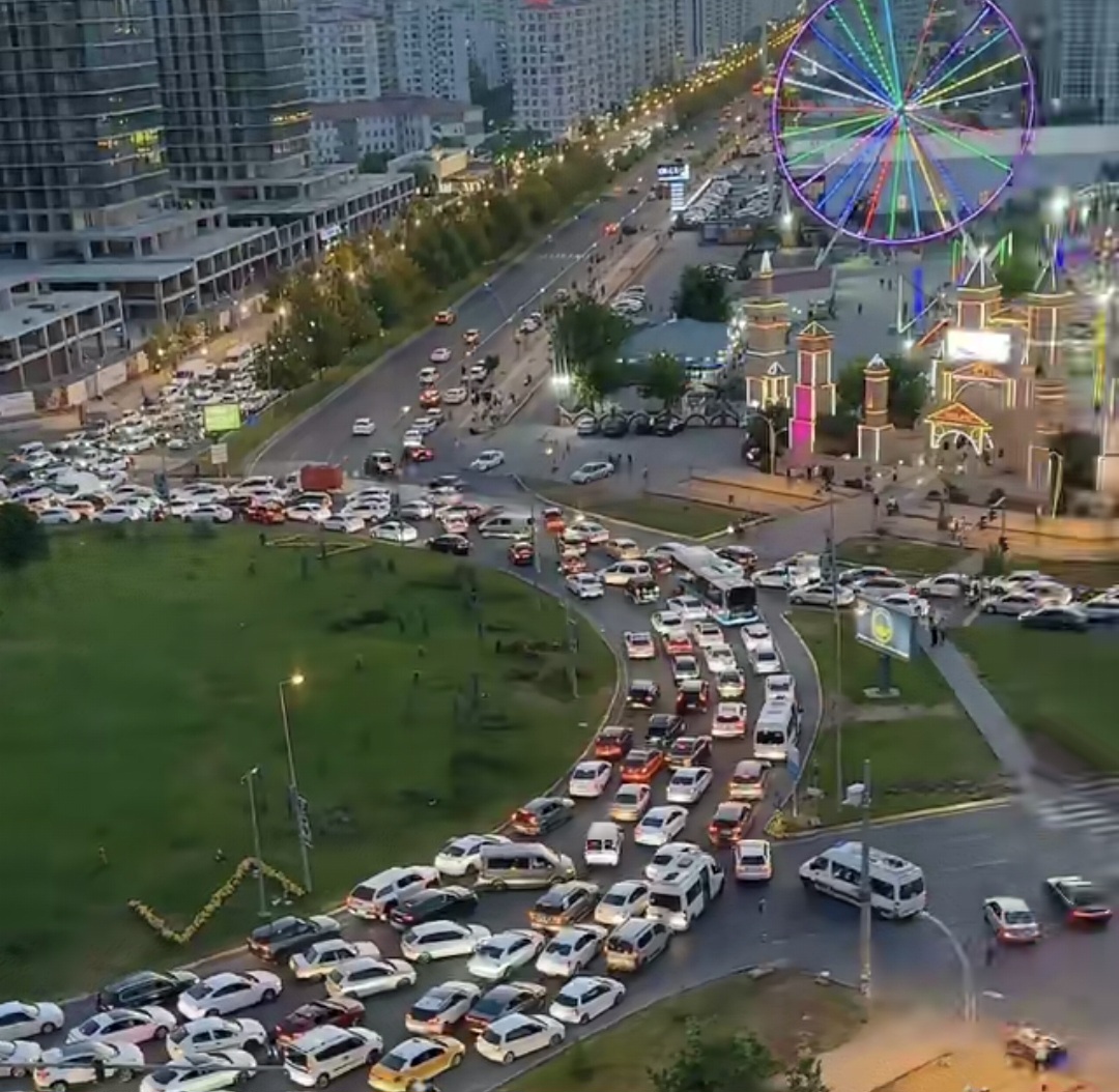 Diyarbakır’da Lunapark Kavşakta Trafik Kilitlendi: Sürücüler İsyan Etti