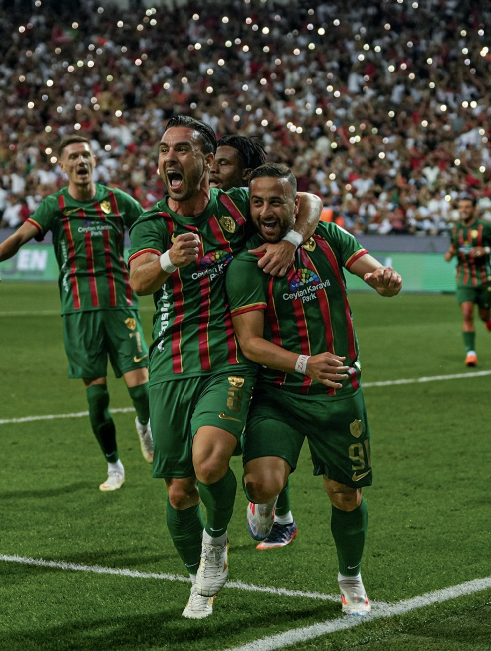 DEV MAÇTA LİDERLİĞİN ADI AMEDSPOR: BÜTÜN ENGELLEMELERE RAĞMEN KAZANMASINI BİLDİ! (3-2)