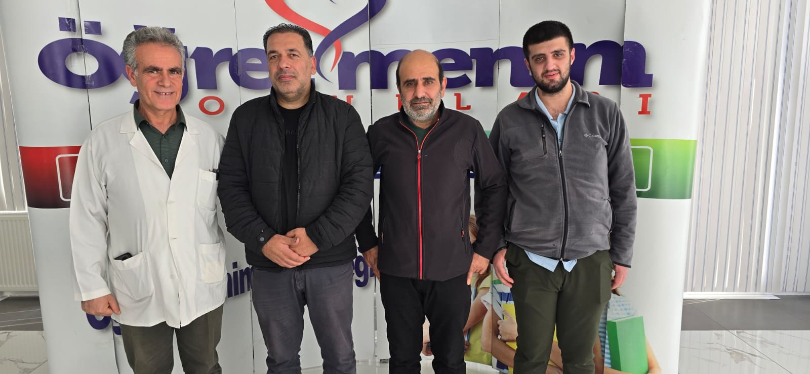 Öğrencilerinden 40 yıl sonra duygulandıran öğretmenler günü ziyareti